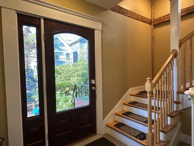 Building Photo - 52 Monument