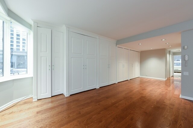 Building Photo - 221 E Walton Pl