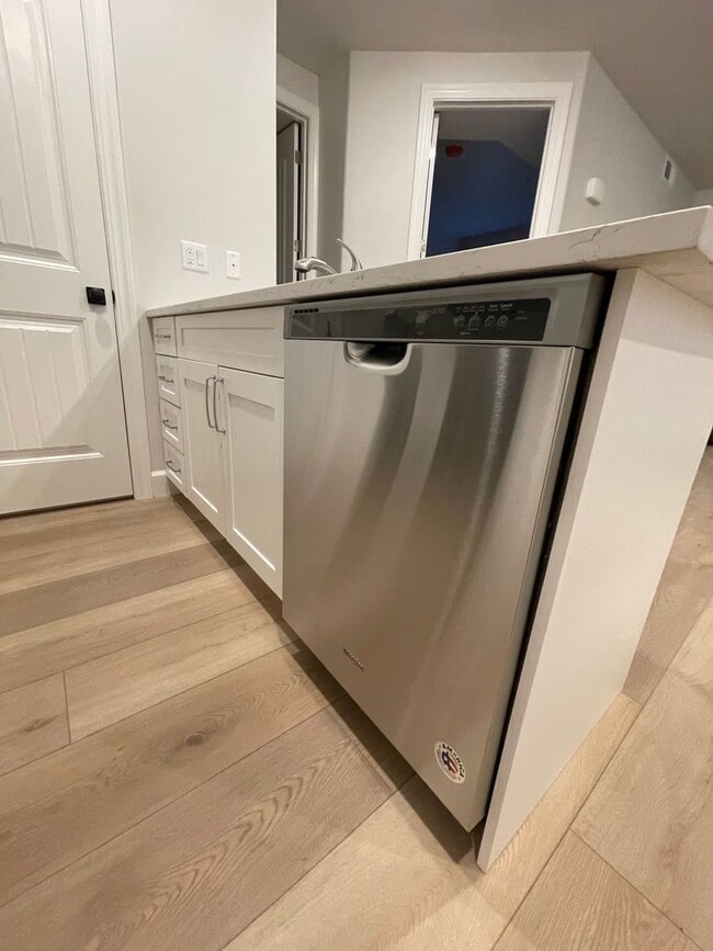 Foto del edificio - Italian Villages | 1-Bedroom, 1-Bath Basement (End Unit)