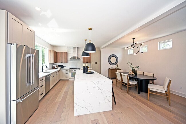 Foto del edificio - 3 Bed, 3.5 Bath - Modern, sleek & steps fr...