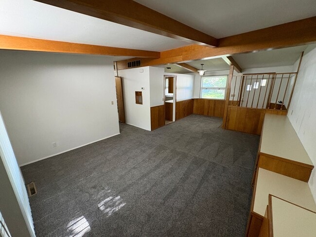 Foto del edificio - Charming Home, new carpet, laundry, backyard