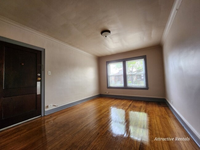 Building Photo - 1056 S Mason Ave