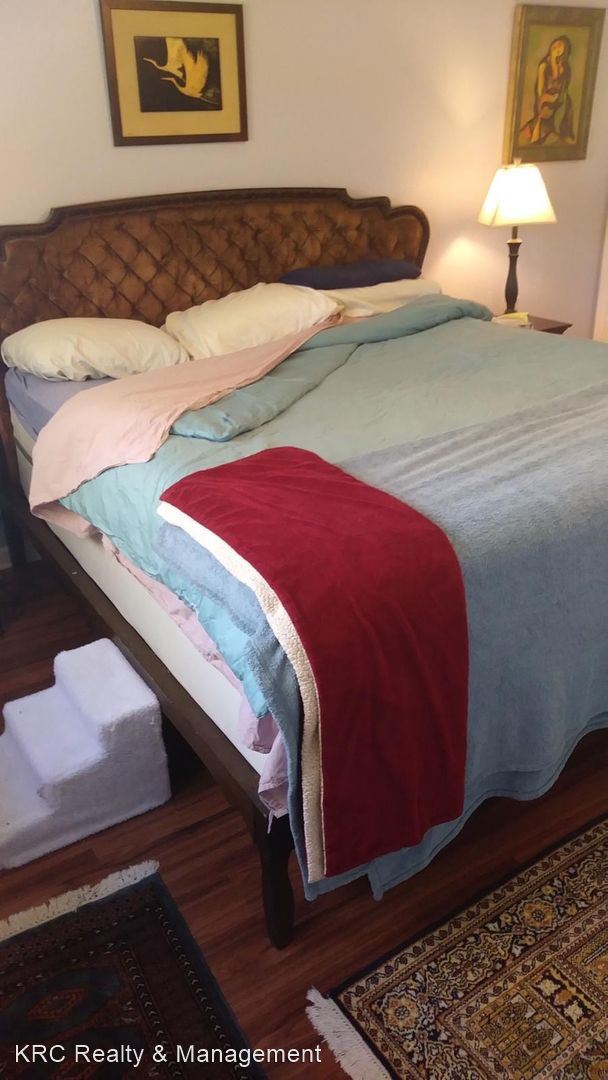 Building Photo - 1910 Roosevelt Ave