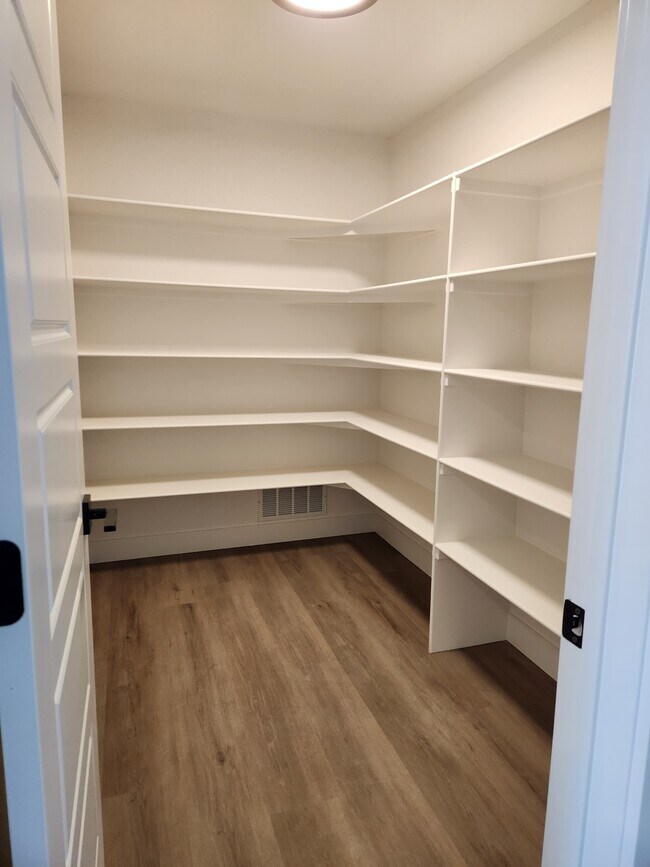 Huge walk-in pantry - 5035 Grosbeak St