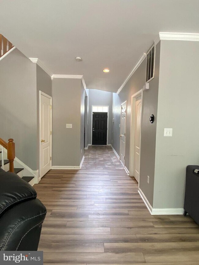 Building Photo - 212 Kintyre Ln