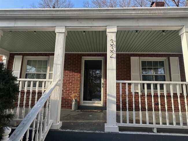 Foto del edificio - 332 E Esplanade Ave