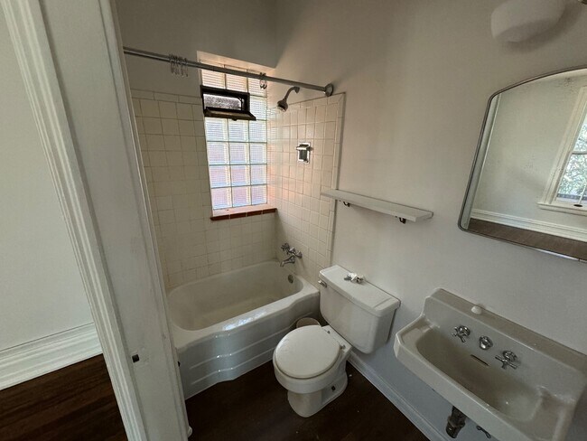 Foto del edificio - 832 Emerson St