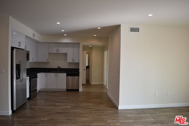 Building Photo - 4504 Colbath Ave