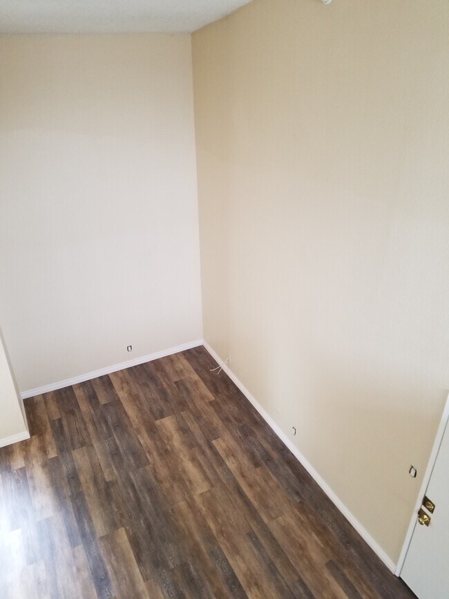 Ally's Flower Apartments Rentals in Sunland at 10523 Floralita Ave