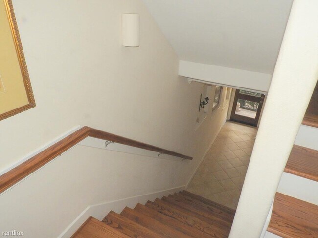 Building Photo - 2 br, 2 bath Condo - 2210 Mid Lane 114
