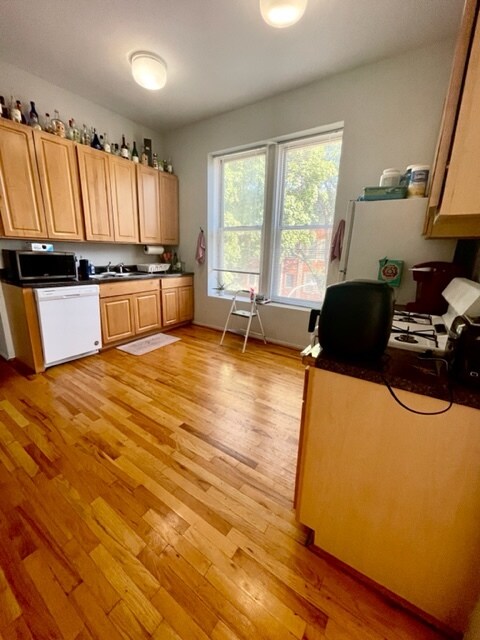 Foto del edificio - 2836 N Racine Ave