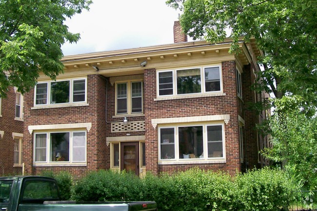 Building Photo - 2820 S Pleasant Ave