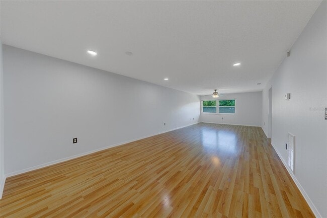 Foto del edificio - 9881 113th St N