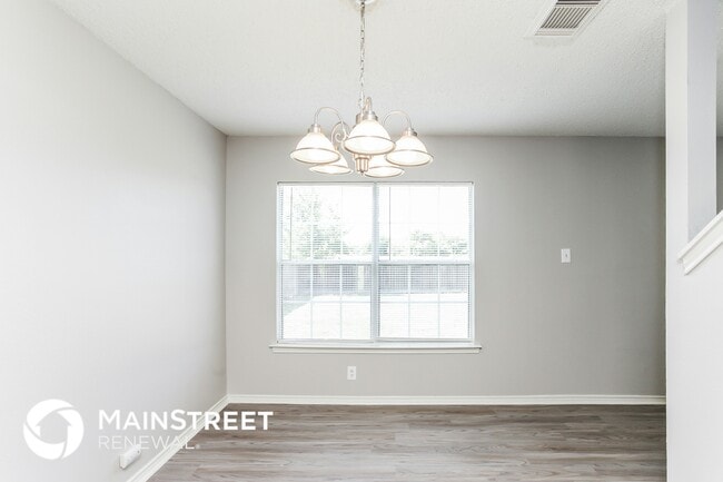 Building Photo - 6135 Lyndell Spring