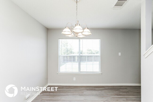 Foto del edificio - 6135 Lyndell Spring