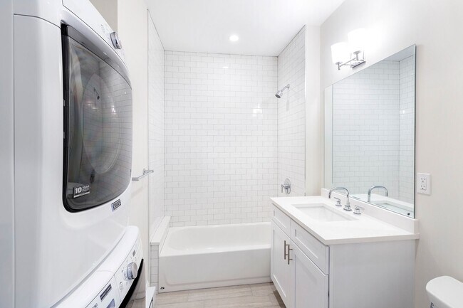 Building Photo - Charming 1 Bedroom-No Broker Fee