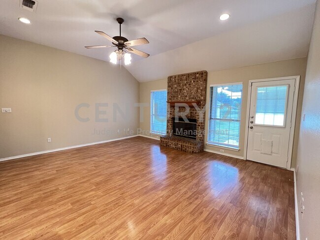 Foto del edificio - Charm-Filled 3/2/2 in Springtown ISD For Rent!