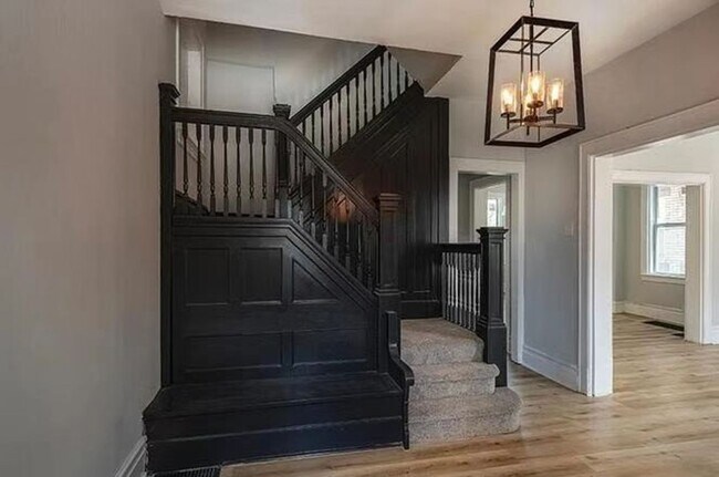 Foto del edificio - 5 bedroom home in the Upper Hill District