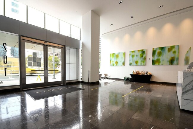 Building Photo - Epic REA - LUMINA Spacious & Bright - famo...