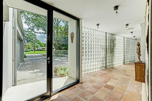 Foto del edificio - 7627 River Point Dr