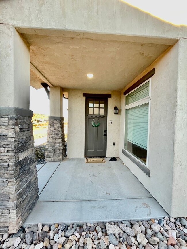 Foto del edificio - Beautiful Four-Bedroom Luxury Sage Villas Townhome in Ivins