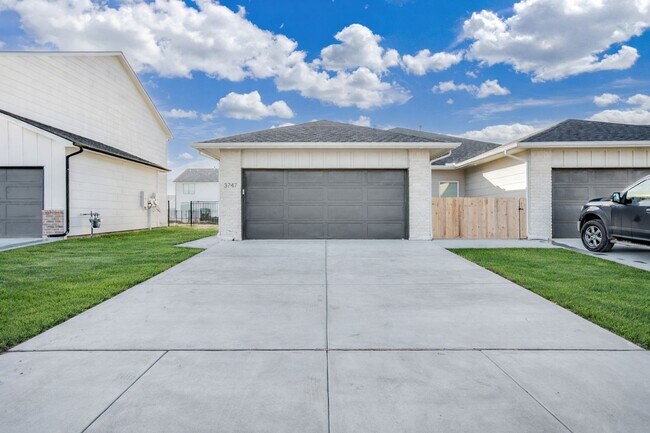 Foto del edificio - Pineway Aria Plan