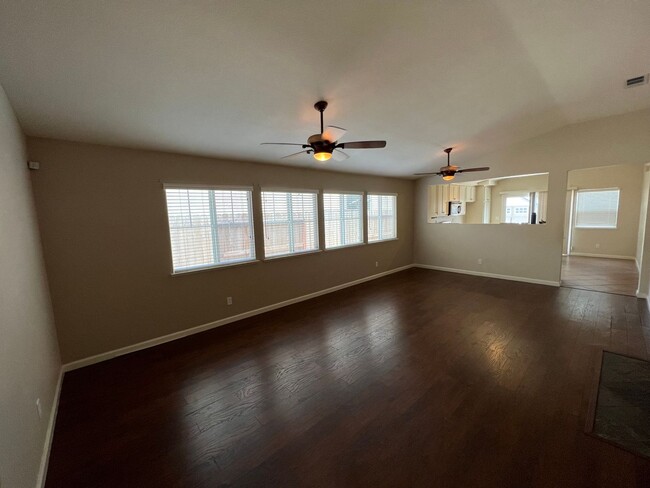 Foto del edificio - North Merced: $2199 possible 4 bed (4th ro...