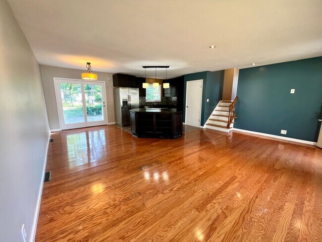 Foto del edificio - Spacious Home 3 Bedroom w/Fin basement for...