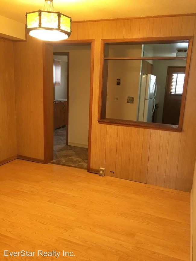 Foto del edificio - 221-221 N Underwood St