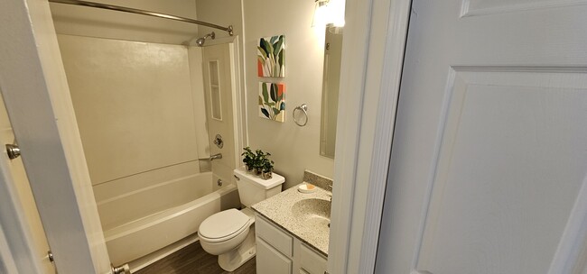 Guest Bathroom - Glastonbury Woods