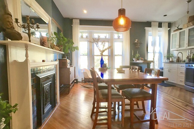 Building Photo - 448 Macon St