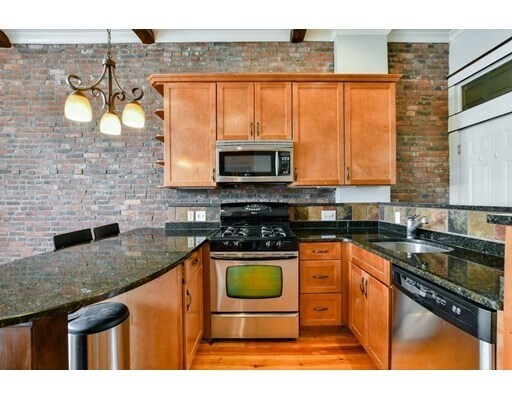 Foto del edificio - 412 E 3rd St