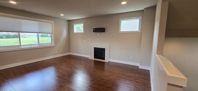 Building Photo - 11448 80th Pl S