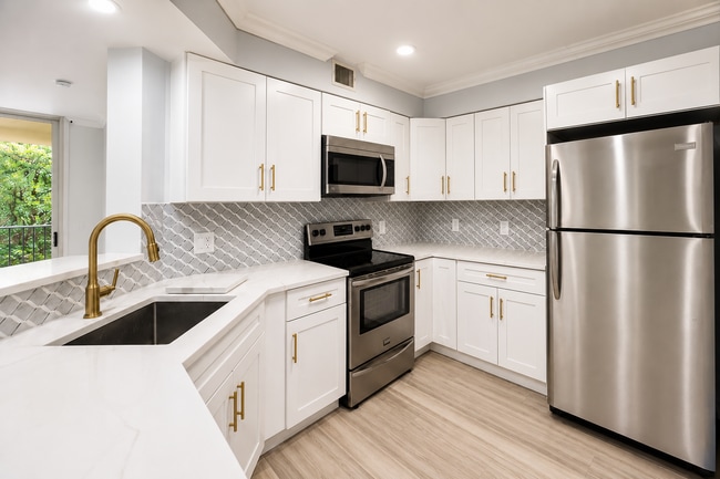 Building Photo - 400 Scotia Dr