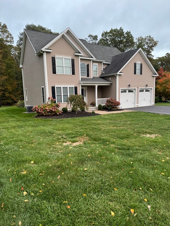 Building Photo - 4 Hinman Meadow Rd