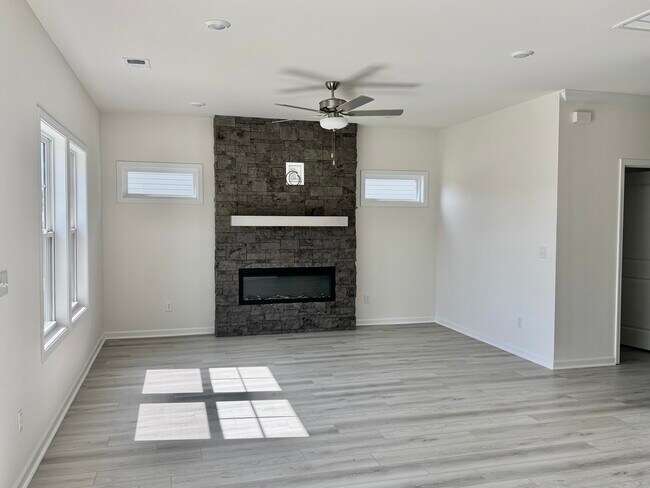 Building Photo - 1068 Flat Coat Ln
