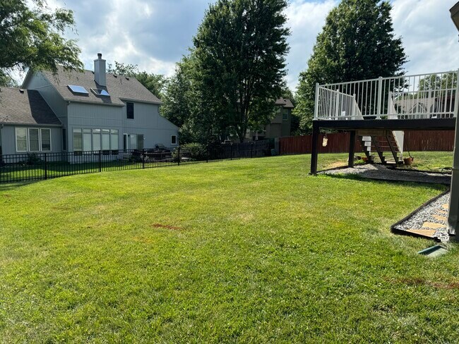 Building Photo - 15404 Maple St
