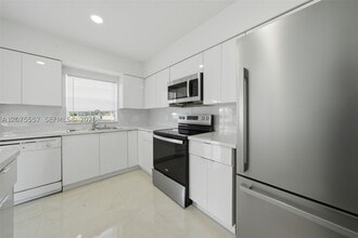 Building Photo - 11000 NW 21st Ct