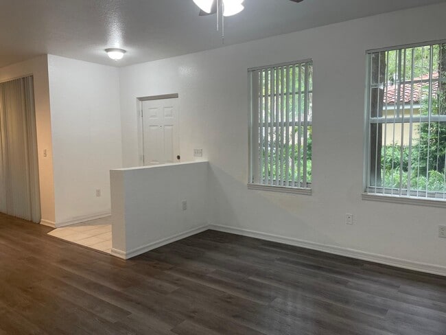 Foto del edificio - 6474 W Sample Rd
