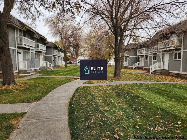 Foto del edificio - 1528 Falcon Dr