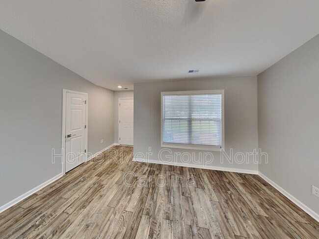 Building Photo - 200 Cedar Ridge Cir