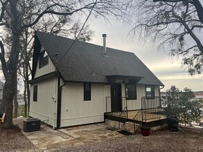 Building Photo - 2331 Live Oak Cir