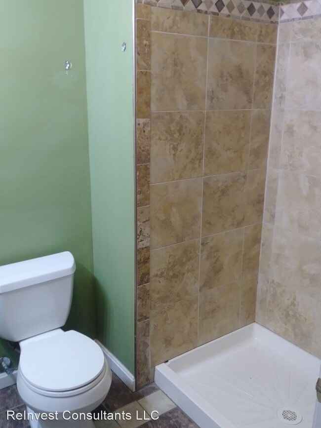 Building Photo - 5 br, 2.5 bath House - 2107 W Clifton Ave