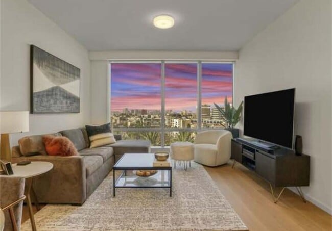 Photo - 877 Francisco St Townhome
