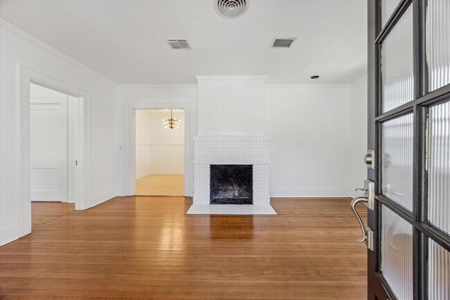 Foto del edificio - 3300 Harris Park Ave
