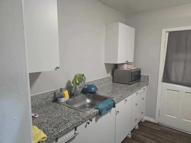 Foto del edificio - 9572 Maureen Dr