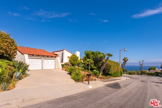 Building Photo - 3636 Malibu Country Dr