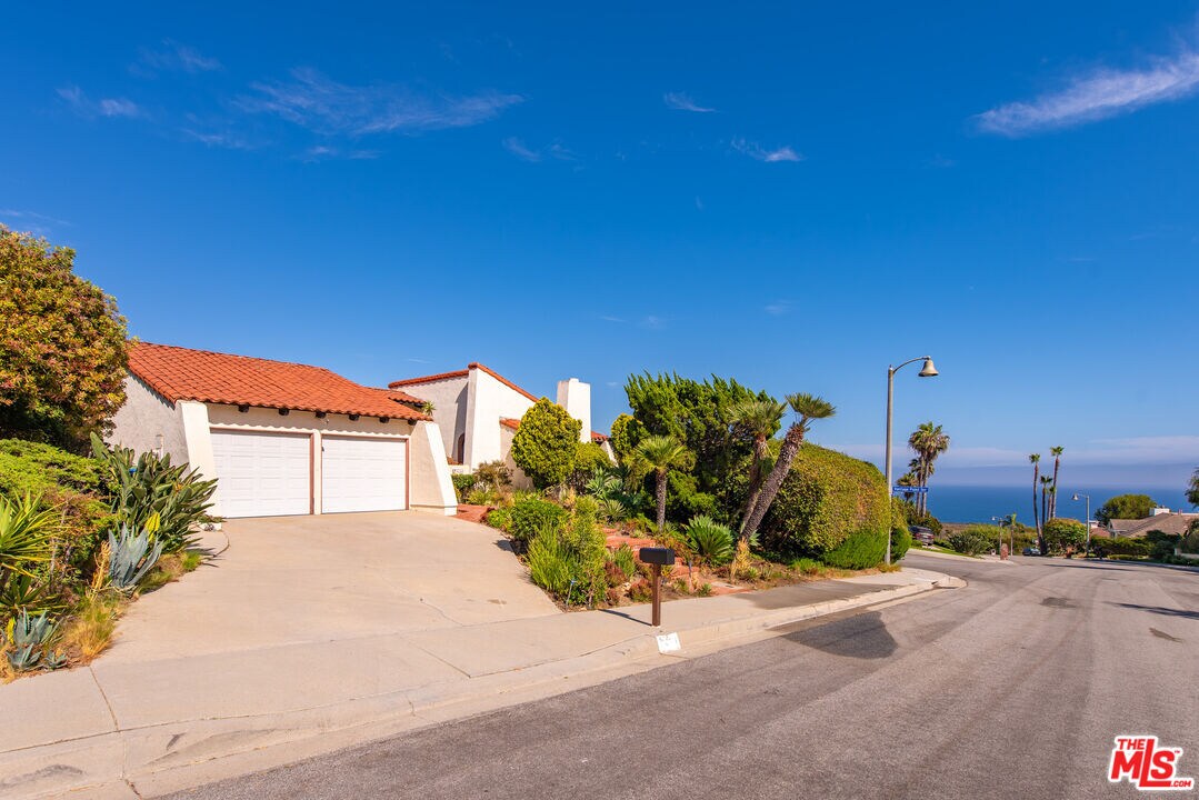 Primary Photo - 3636 Malibu Country Dr