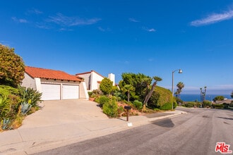 Building Photo - 3636 Malibu Country Dr