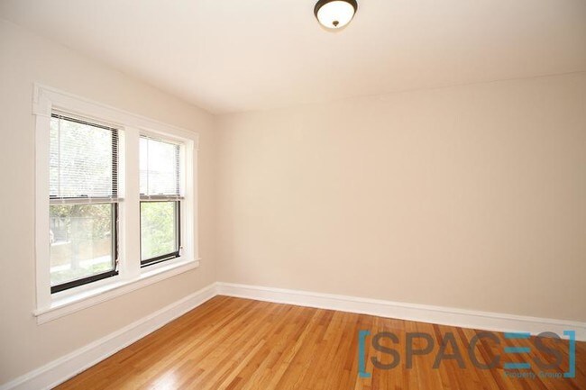 Foto del edificio - 4818 N Oakley Ave